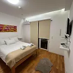 Gaia Near Airport 여관 사라예보