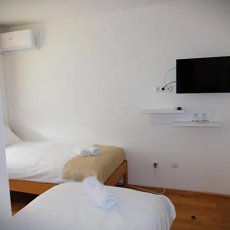 Gaia Inn *