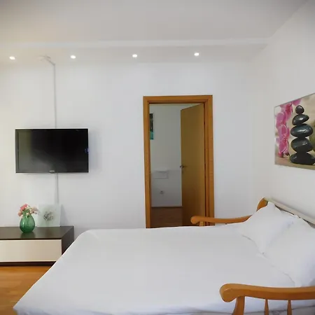 Gaia Aparthotel Near Airport 宾馆 *