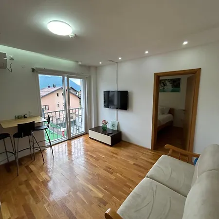 Gaia Aparthotel Near Airport 宾馆