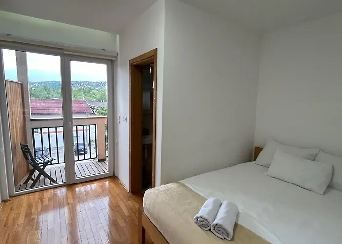 Gaia Near Airport Gasthof *