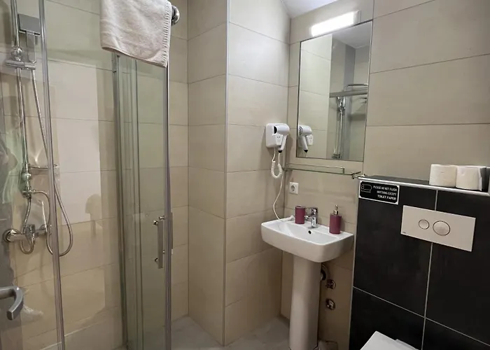 Gaia Near Airport Gasthof *