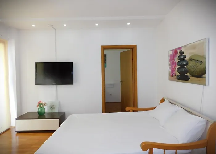 Gaia Near Airport Gasthof *